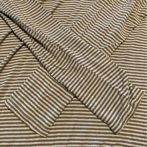 👚(bundle 4 items w/👚for $16) 2 toned gray pullover - Picture 7 of 7